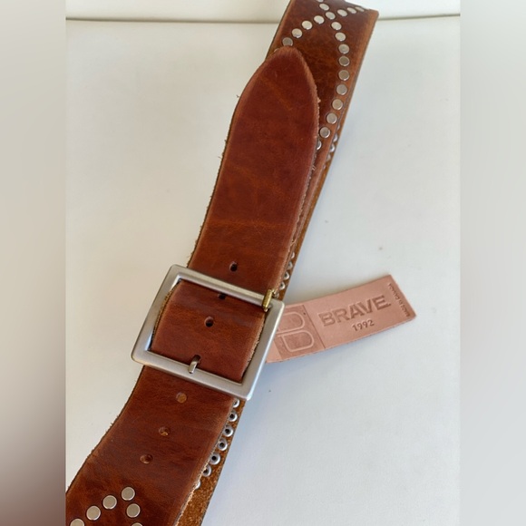 🇨🇦 BRAVE Leather - Cognac Raw Washed - Matte Silver Buckle and Rivets - Picture 3 of 15
